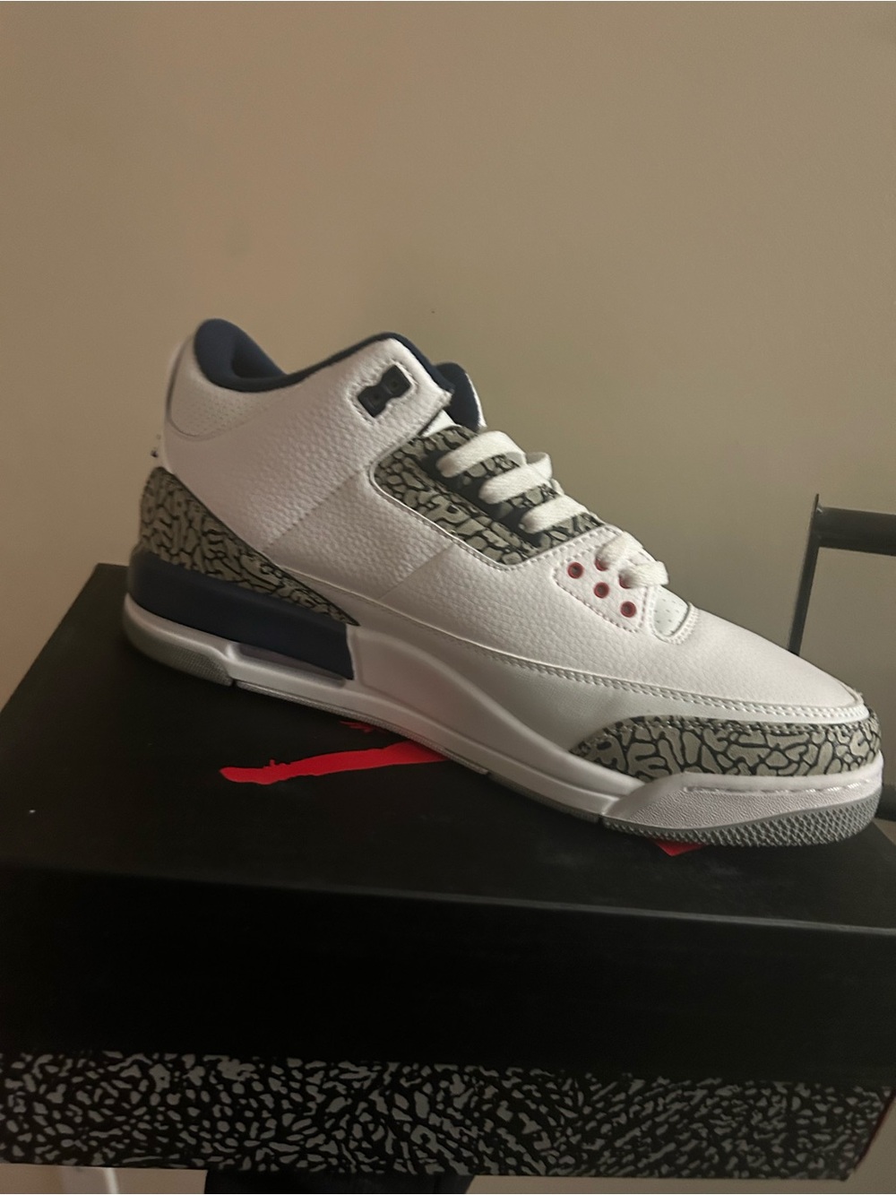 Jordan Men’s White, Navy and Grey Retro Basketball Sneaker